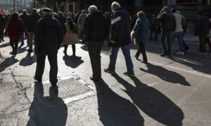 Mισθωτοί – συνταξιούχοι: Πόσα κερδίζουν με τη νέα φορολογική κλίμακα (ΠΙΝΑΚΑΣ)