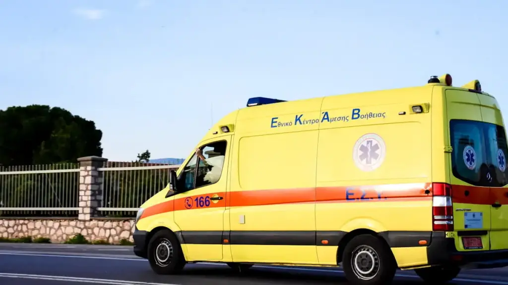 Χαλκιδική: Σοβαρό τροχαίο στη Σιθωνία – Απεγκλωβισμός οδηγού από 11 πυροσβέστες