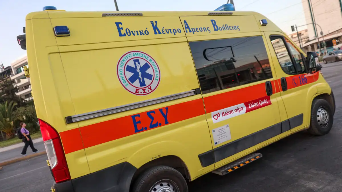 Σοβαρό τροχαίο: Δύο τραυματίες από ανατροπή μηχανής – Στη ΜΕΘ ΑΧΕΠΑ ο ένας αναβάτης