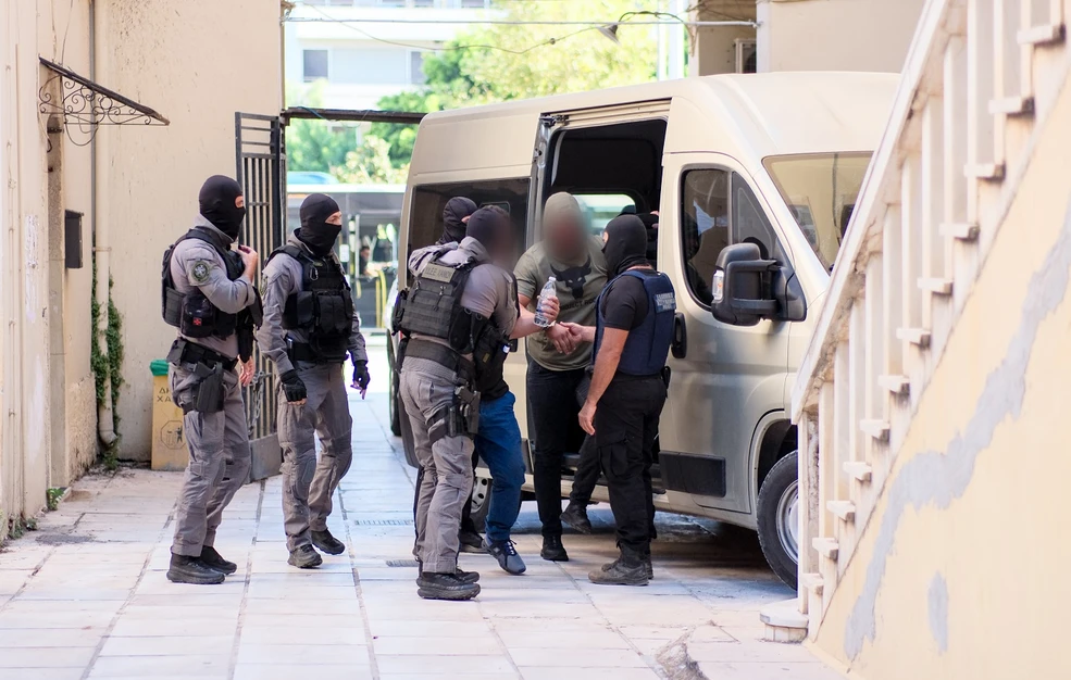 Μαφία της Κρήτης: ελεύθερος με όρο ο 38χρονος αστυνομικός που αναφέρεται ως «γκόμενα» και «κοπέλα»