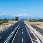 Πυροβόλησε οδηγό εκσκαφέα μέσα στην εθνική οδό
