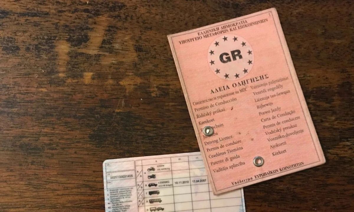 Νέο δίπλωμα οδήγησης: Τι αλλάζει και ποιοι οδηγοί πρέπει να το ανανεώσουν άμεσα