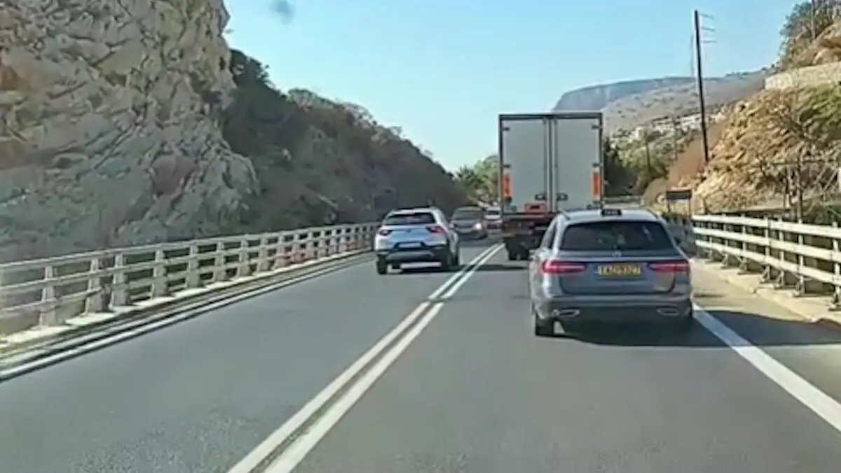Δολοφονική» προσπέραση στον ΒΟΑΚ - γλίτωσαν τη σύγκρουση την τελευταία στιγμή