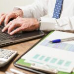 Ποιοι κερδίζουν μέχρι 4 μισθούς/χρόνο – Μένουν στην τσέπη έως 5.300 ευρώ (ΠΙΝΑΚΕΣ)