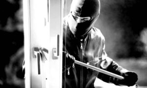 Θύμα διάρρηξης γνωστός επιχειρηματίας λίγο πριν τον γάμο – Του πήραν ακόμα και τις βέρες