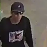 Δολοφονία Τσάρλι Κερκ: Το FBI έδωσε φωτογραφίες του υπόπτου που σόκαρε την Αμερική