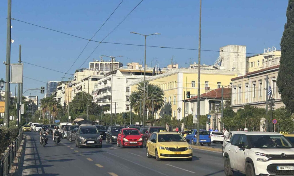 Έμφραγμα στην καρδιά της Αθήνας: Σοβαρό τροχαίο στη Βασιλίσσης Σοφίας με ουρές χιλιομέτρων