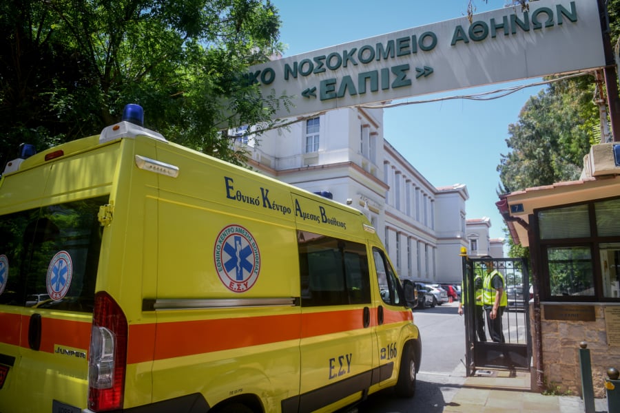 Άνδρας απειλεί στο νοσοκομείο «Ελπίς» ότι θα πέσει από το μπαλκόνι