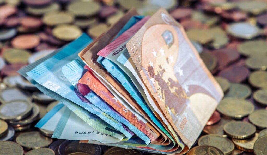 ΟΠΕΚΑ: Επίδομα έως 750 ευρώ τον μήνα – Οι δικαιούχοι