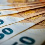 Πώς θα δοθεί το νέο επίδομα 250 και 500 ευρώ – Τα εισοδηματικά και περιουσιακά όρια