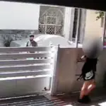 Βίντεο από τη σεξουαλική επίθεση Σύρου σε ανήλικη στο Αιγάλεω – Αυνανιζόταν μπροστά της έξω από το σπίτι της