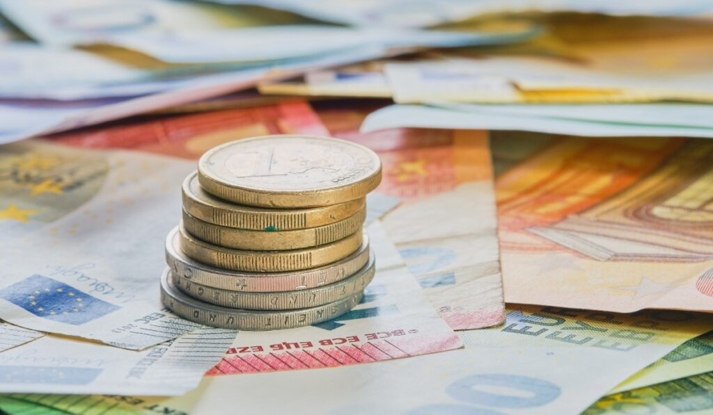 Έρχεται νέα αύξηση στον κατώτατο μισθό – Στόχος τα 950 ευρώ