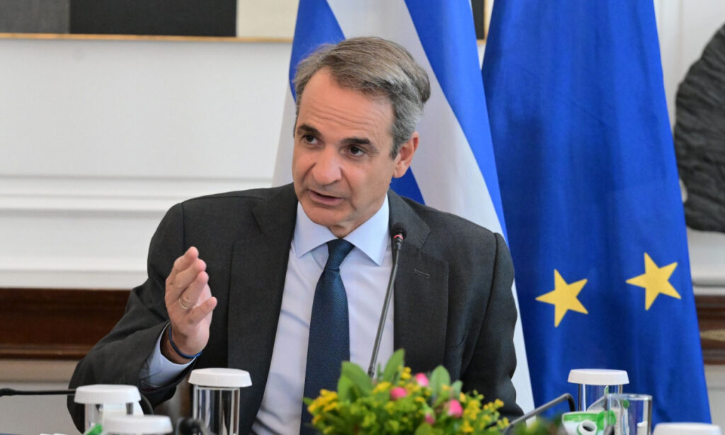 Μητσοτάκης: «Στηρίζουμε την κοινωνία με σταθερά και μόνιμα μέτρα – Όχι με επιδόματα»