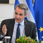 Μητσοτάκης: «Στηρίζουμε την κοινωνία με σταθερά και μόνιμα μέτρα – Όχι με επιδόματα»