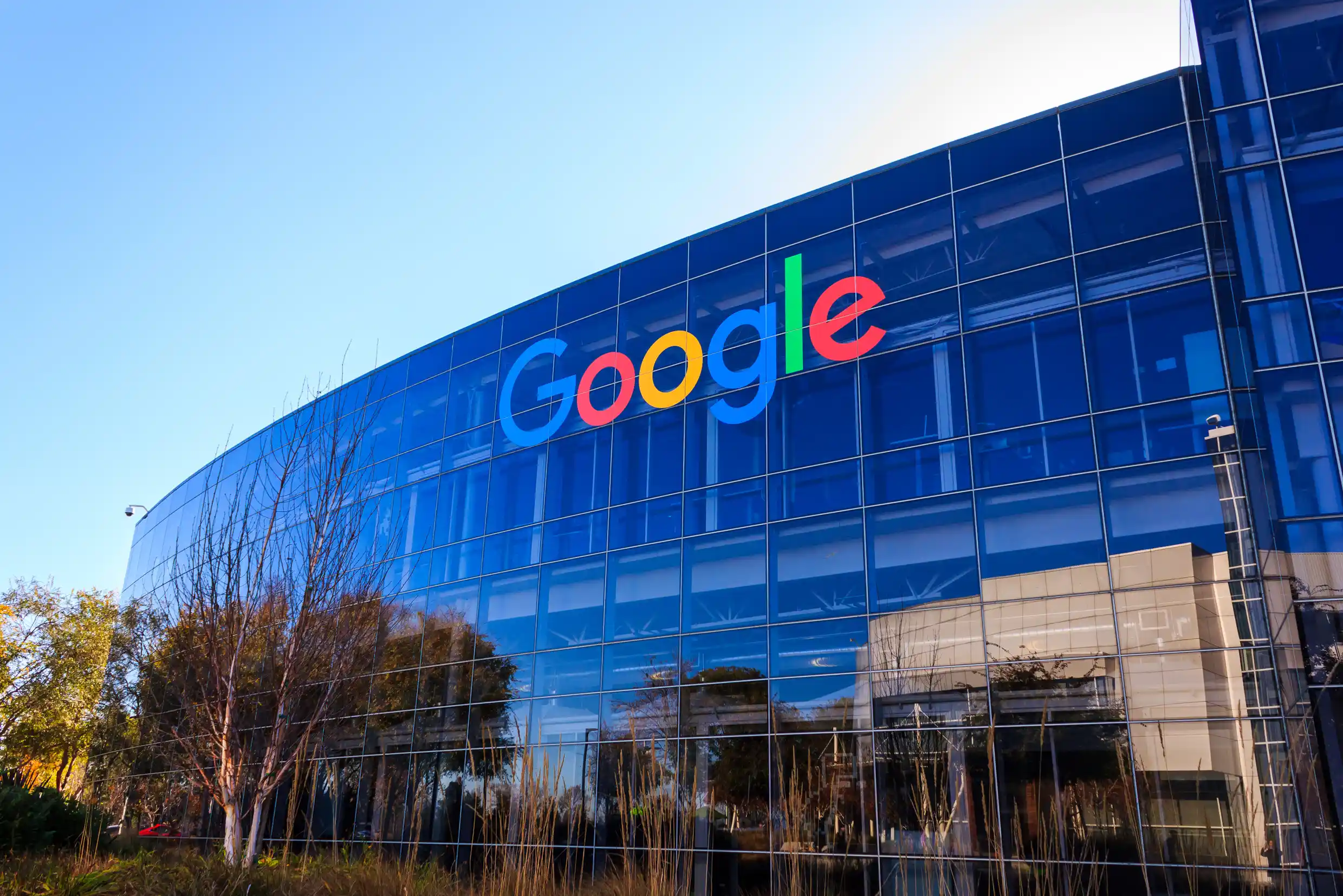 Σχεδόν 3 δισ. ευρώ πρόστιμο στη Google από την Ευρωπαϊκή Επιτροπή