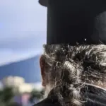 Μεθυσμένος ιερέας παραλίγο να πέσει σε τάφο κατά τη διάρκεια κηδείας
