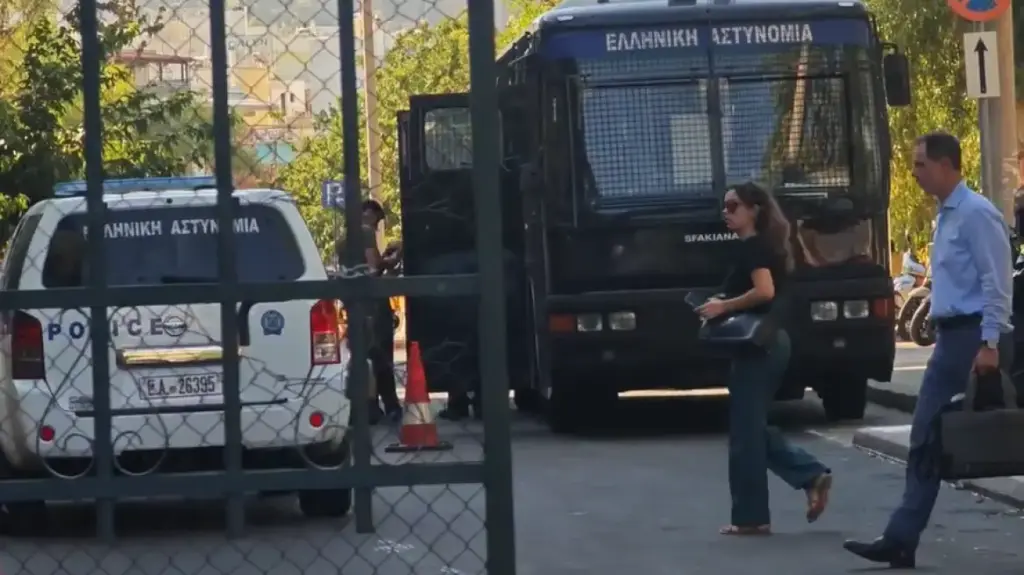 Ποινική δίωξη στον διευθυντή της καρδιοχειρουργικής του «Ιπποκράτειου» που συνελήφθη για φακελάκι