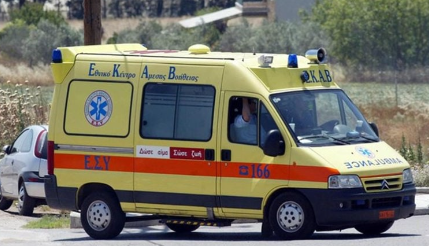 Δίνει μάχη για τη ζωή του άνδρας που έπεσε από στέγη