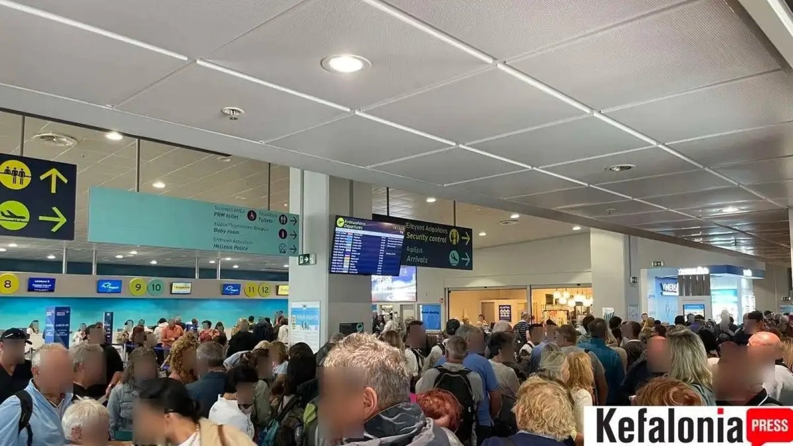 «Εγκλωβισμένα» εκατοντάδες άτομα στο αεροδρόμιο της Κεφαλονιάς – Μεγάλη ταλαιπωρία