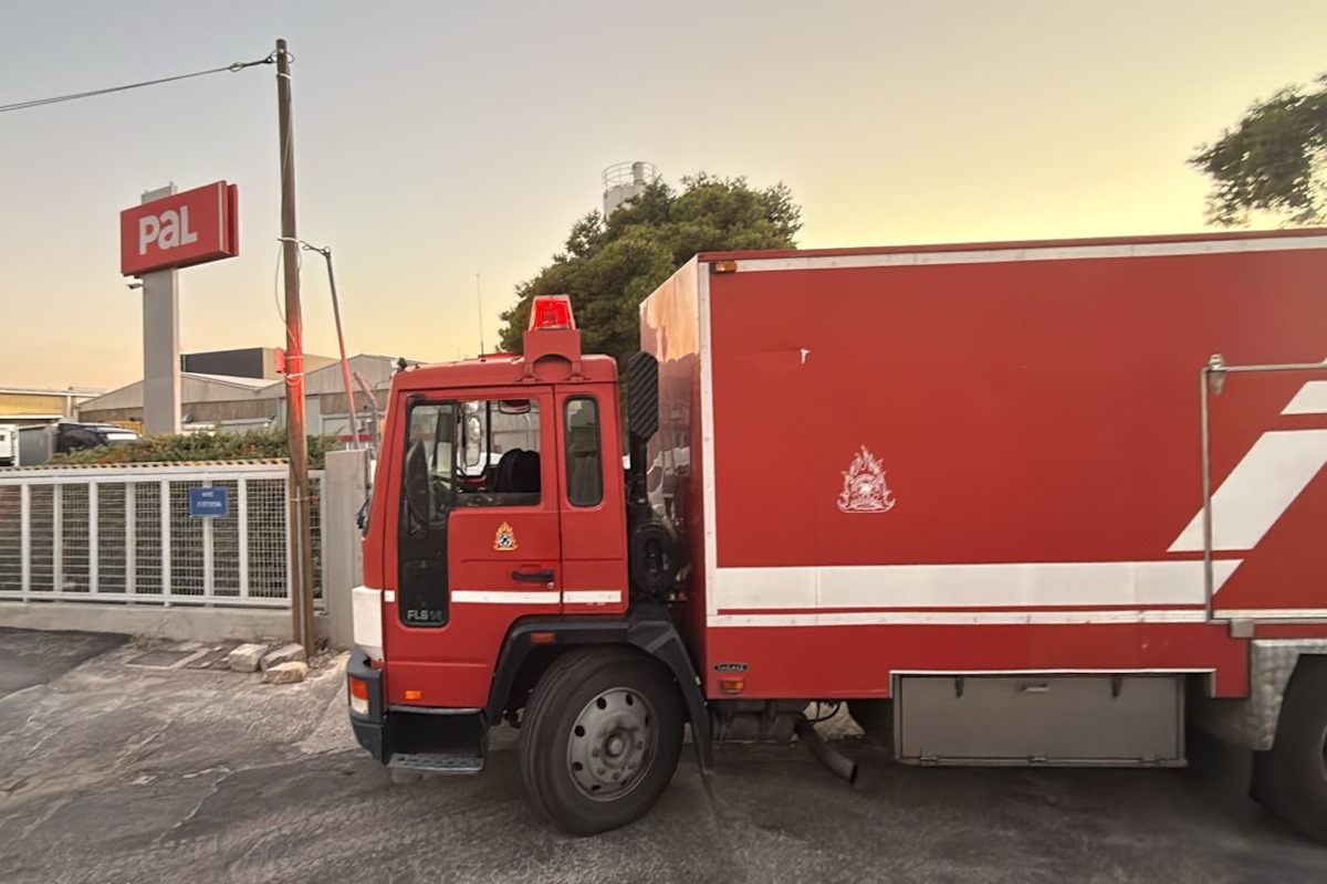 Φωτιά τώρα στην Κηφισιά σε εργοστάσιο με πλαστικά