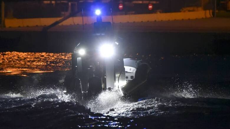 Σκάφος χτύπησε στα βράχια στη Θεσσαλονίκη – Επιχείρηση διάσωσης πέντε ατόμων