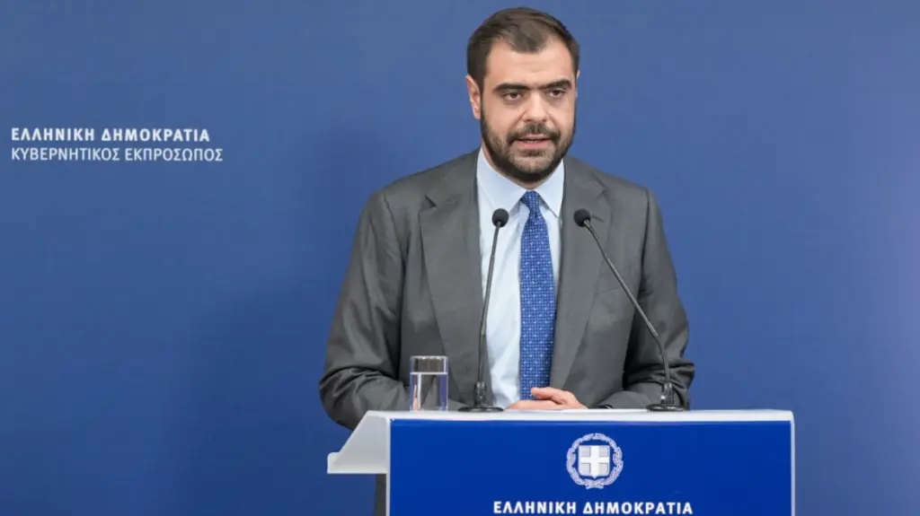 Μαρινάκης: Πώς μειώθηκαν οι φόροι για ελεύθερους επαγγελματίες και τι αλλάζει με τέλος επιτηδεύματος–εισφορά