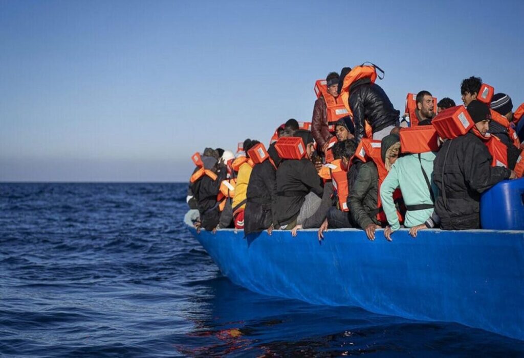 Ψαράς έσωσε βάρκα με 30 μετανάστες ανοιχτά της Γαύδου
