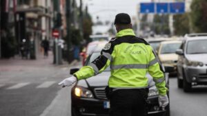 Ακινησία οχημάτων: Πρόστιμο 10.000 ευρώ σε παραβάτες – Στήνει «μπλόκο» στα διόδια η ΑΑΔΕ