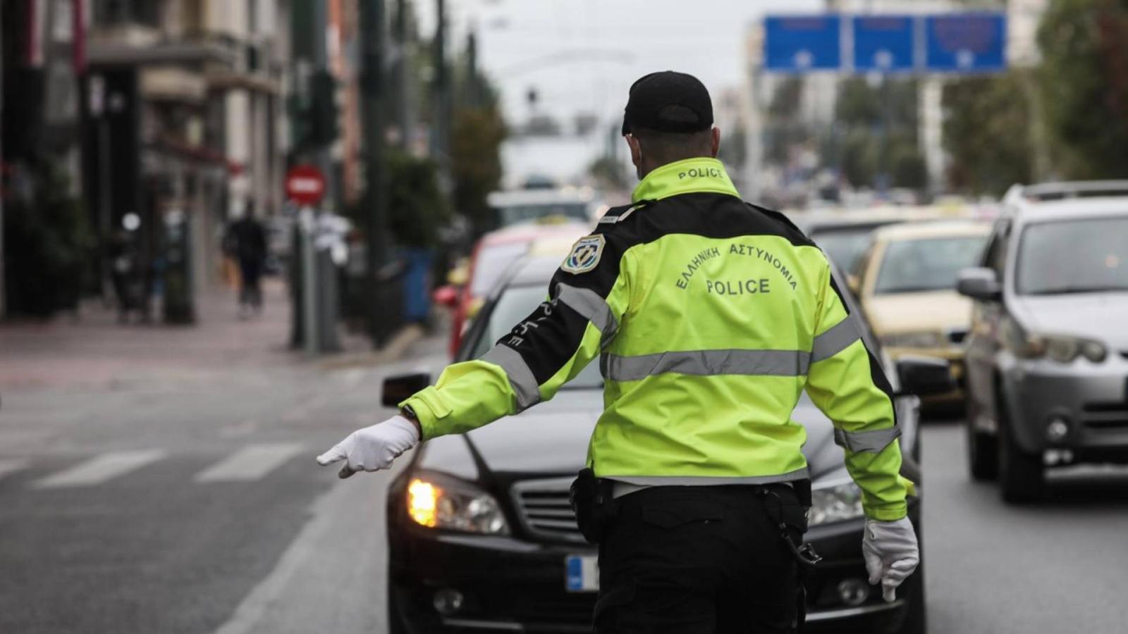 Ακινησία οχημάτων: Πρόστιμο 10.000 ευρώ σε παραβάτες – Στήνει «μπλόκο» στα διόδια η ΑΑΔΕ