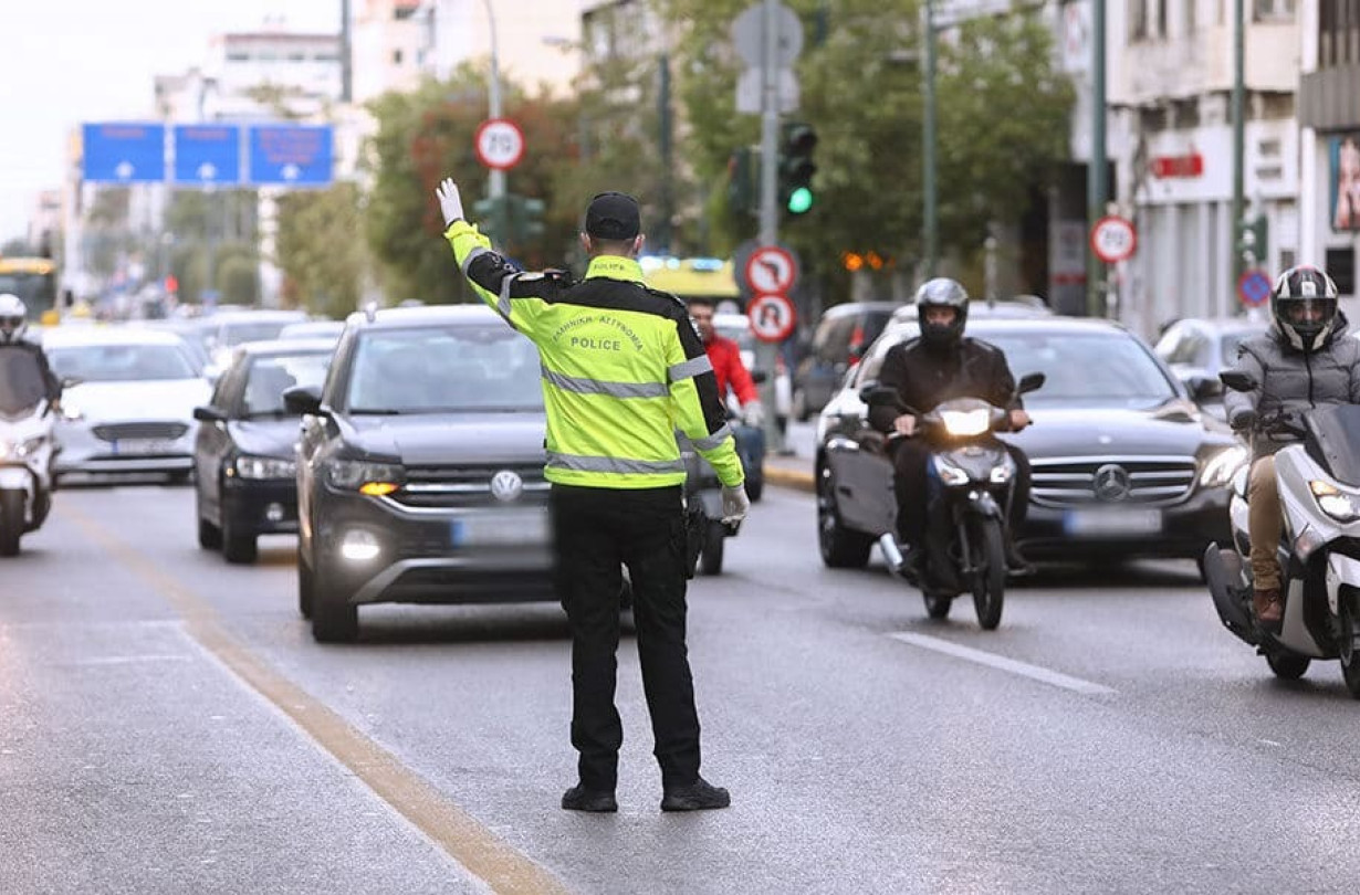 Νέος ΚΟΚ: Δρακόντεια μέτρα στο δρόμο – Πόσο είναι οι ποινές και τα πρόστιμα για κινητό, αλκοόλ, στάθμευση, όρια ταχύτητας