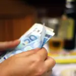 Ειδικό εποχικό βοήθημα 2025: Πότε ανοίγει η πλατφόρμα για αιτήσεις και ποιοι θα πάρουν έως 1.375€