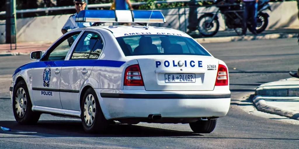 Φρίκη στη Βοιωτία: Γυναίκα έθαψε τη μητέρα της στην αυλή για να παίρνει τη σύνταξή της