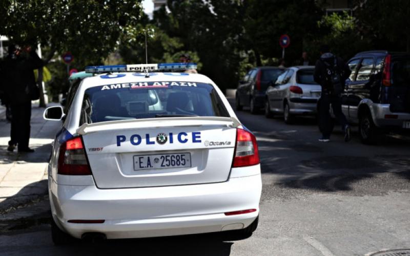 Θεσσαλονίκη: 18χρονη την «έστησε» στον πρώην της και ξυλοκόπησε αυτόν και τον πατέρα του με τον νυν σύντροφό της