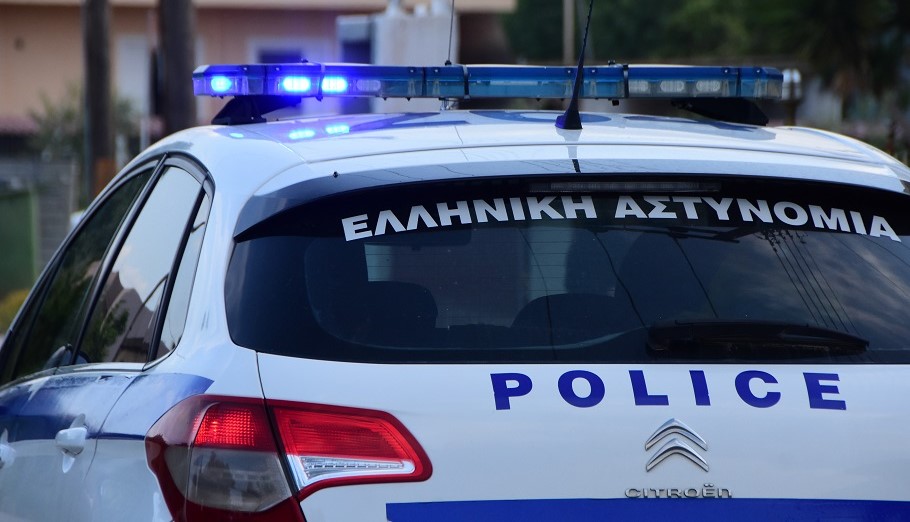 Γλυφάδα: Οικιακή βοηθός του έριξε υπνωτικό στο κρασί και τον λήστεψε