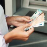 Μπαίνουν χρήματα από e-ΕΦΚΑ, ΔΥΠΑ – Ποιοι πάνε στα ATM από Δευτέρα 8/9