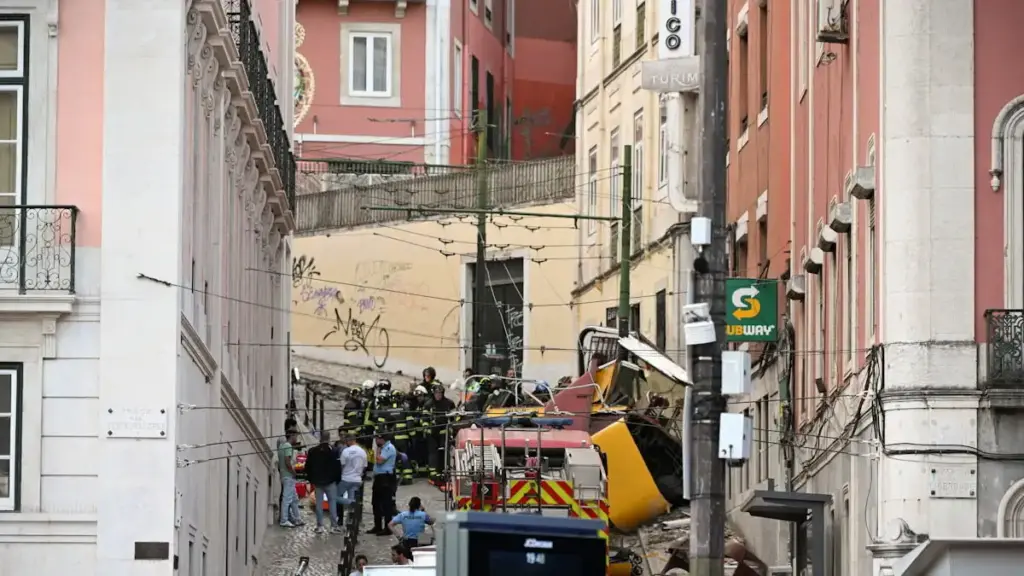 Λισαβόνα: Εθνικό πένθος για τους 15 νεκρούς από τον εκτροχιασμό του Elevador da Glória