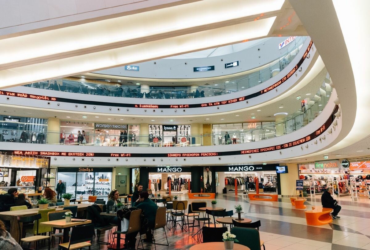 Έκτακτη εκκένωση στο εμπορικό κέντρο River West – Τηλεφώνησαν για βόμβα
