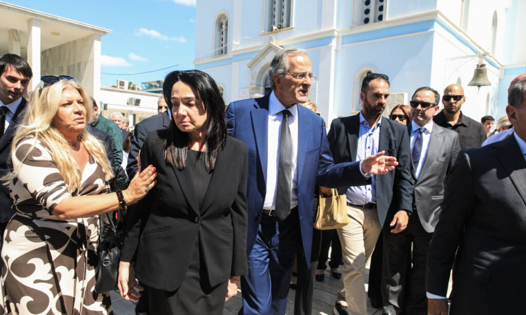 Μνημόσυνο Λένας Σαμαρά: Θλίψη στο Α’ Νεκροταφείο – Συμπληρώθηκαν 40 μέρες