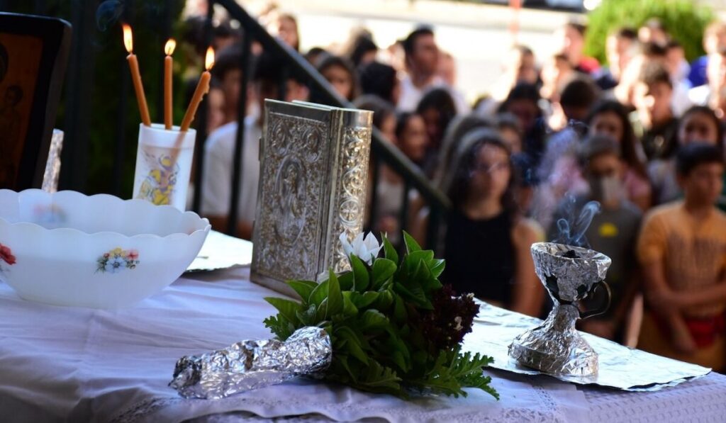 Με τι καιρό θα γίνει ο αγιασμός στα σχολεία την Πέμπτη