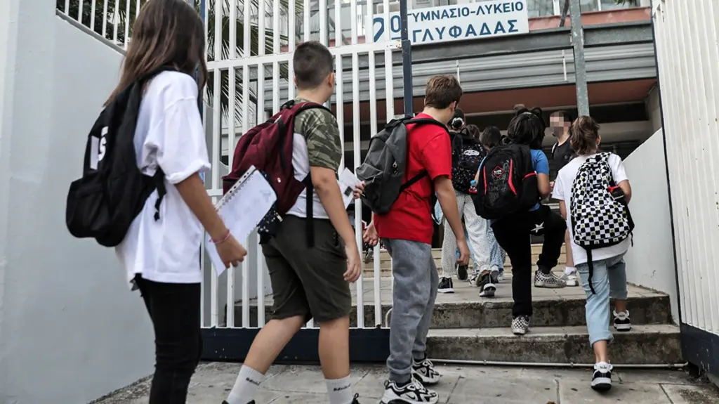 Σχολεία: Τι ώρα πρέπει να πάνε αύριο Πέμπτη (11/9) οι μαθητές για την πρώτη μέρα