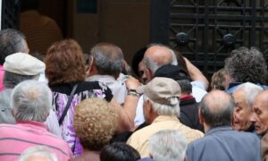 Οι νέες συντάξεις μετά τις αυξήσεις και τη μείωση φόρου