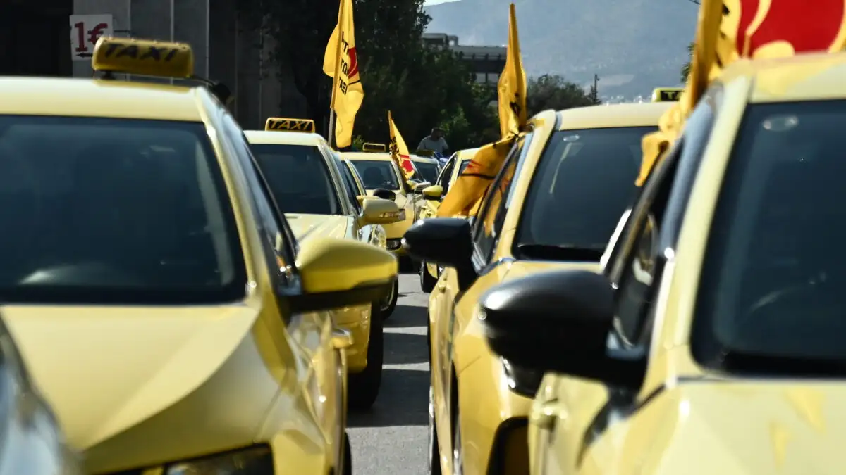 Απεργία ταξί στην Αθήνα: Σκληρή απάντηση του Υπουργείου Τουρισμού – «Ποιοτικός τουρισμός σημαίνει κανόνες, όχι ασυδοσία»
