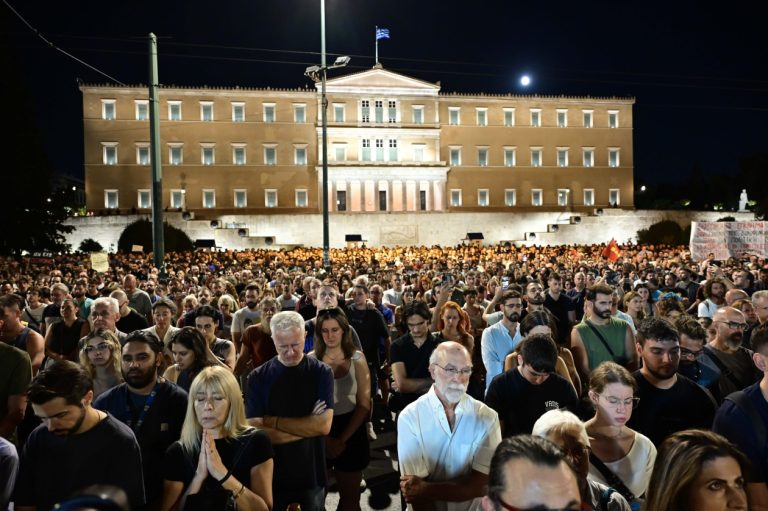 Πλήθος κόσμου σε όλη την Ελλάδα για τα Τέμπη