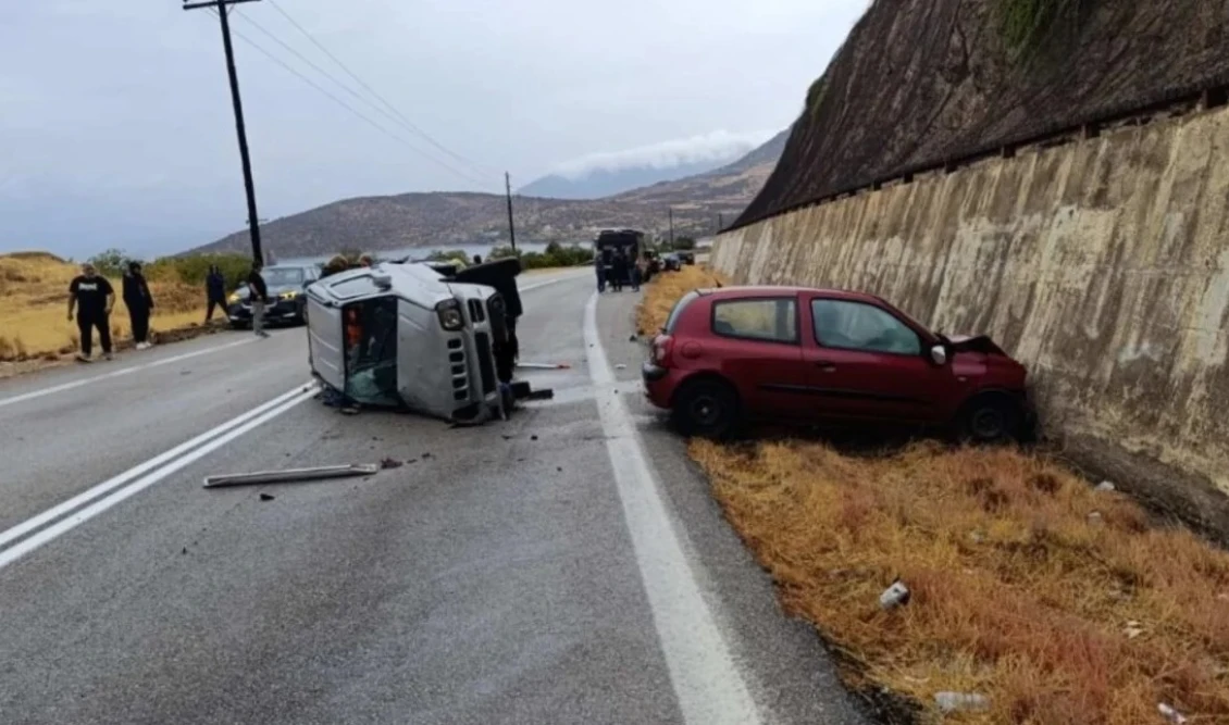 Θανατηφόρο τροχαίο στο Γαλαξίδι: Δύο νεκροί και μία τραυματίας