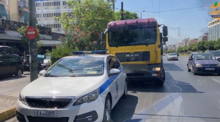 Τροχαίο στη Λεωφόρο Συγγρού – Ένα λεωφορείο χτύπησε με γερανό