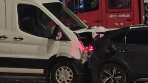 Τροχαίο στη Βουλιαγμένης: Σύγκρουση οχημάτων με έναν τραυματία – Κλειστή λωρίδα στο ρεύμα προς Αθήνα