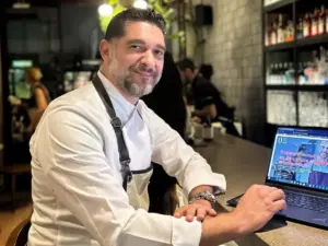Φωτιά στο εστιατόριο του Πάνου Ιωαννίδη στο Σύνταγμα – Ένας τραυματίας