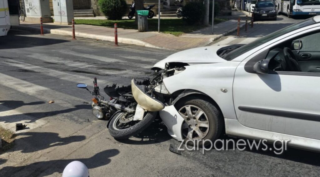 Τροχαίο στα Χανιά: Σμπαράλια η μηχανή που χτύπησε με αυτοκίνητο (ΦΩΤΟ)