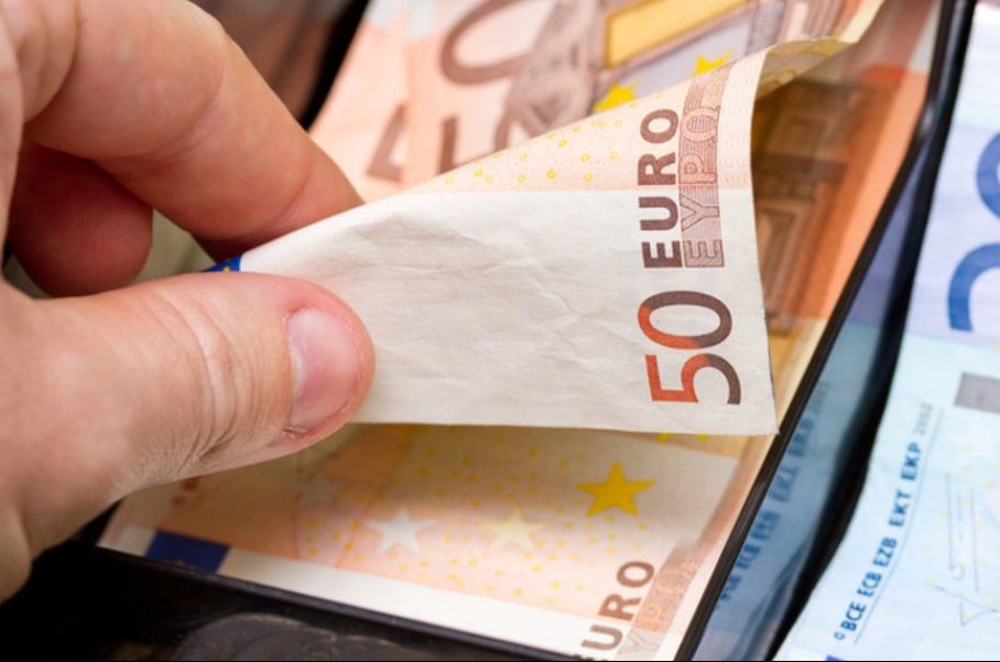 Αποδείξεις: Πώς να γλιτώσετε φόρο 2.200 ευρώ με καθημερινές συναλλαγές