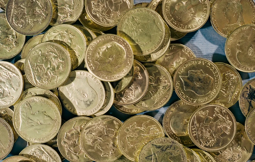 Φρενίτιδα με τις χρυσές λίρες: Όλοι τις πουλάνε - Πού έφτασε η τιμή